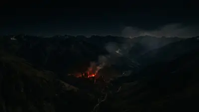 Кадр із кліпу «Попіл і Залізо»